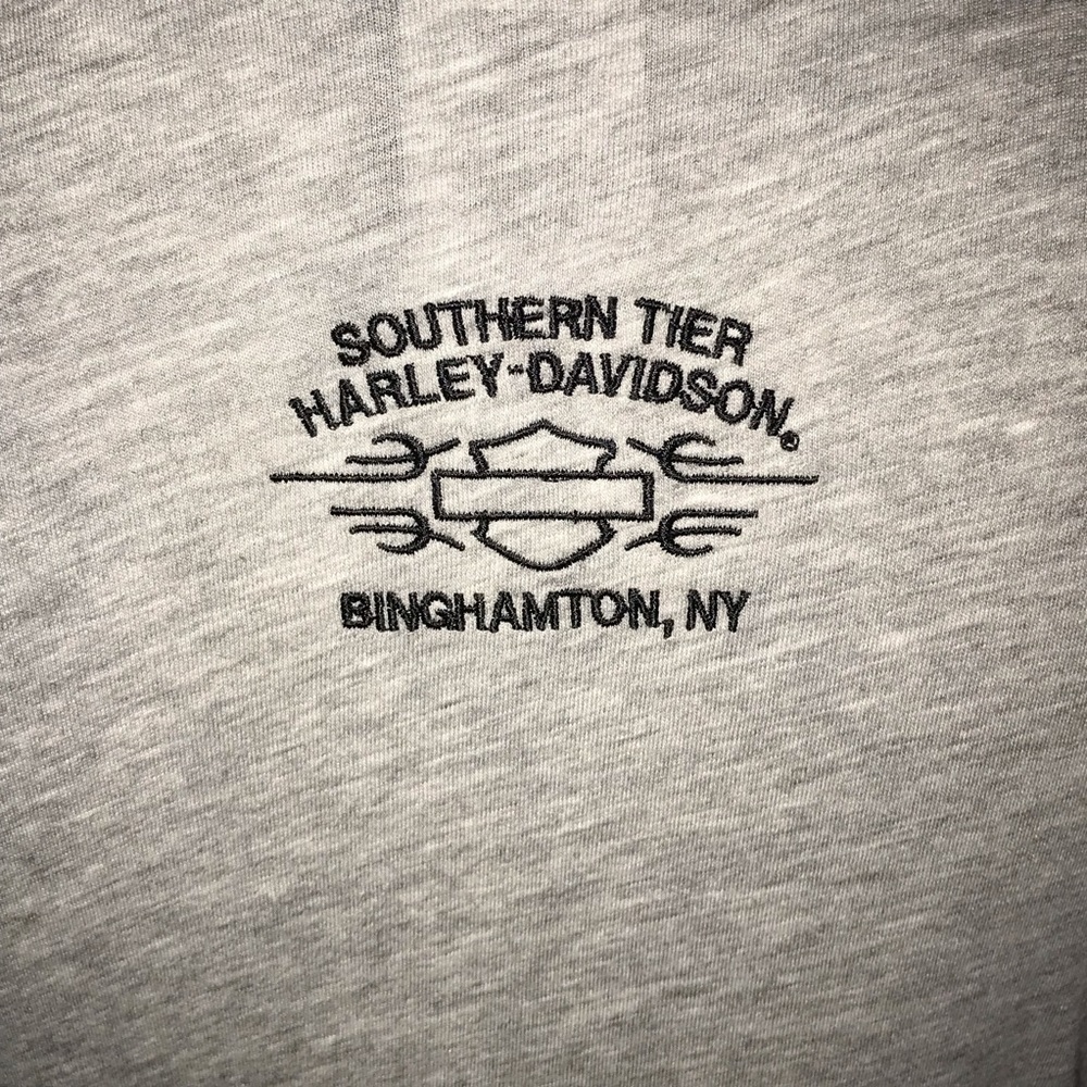 🚫SOLD🚫 Harley Davidson Gray/Black Beaded Skull T - Picture 5 of 7
